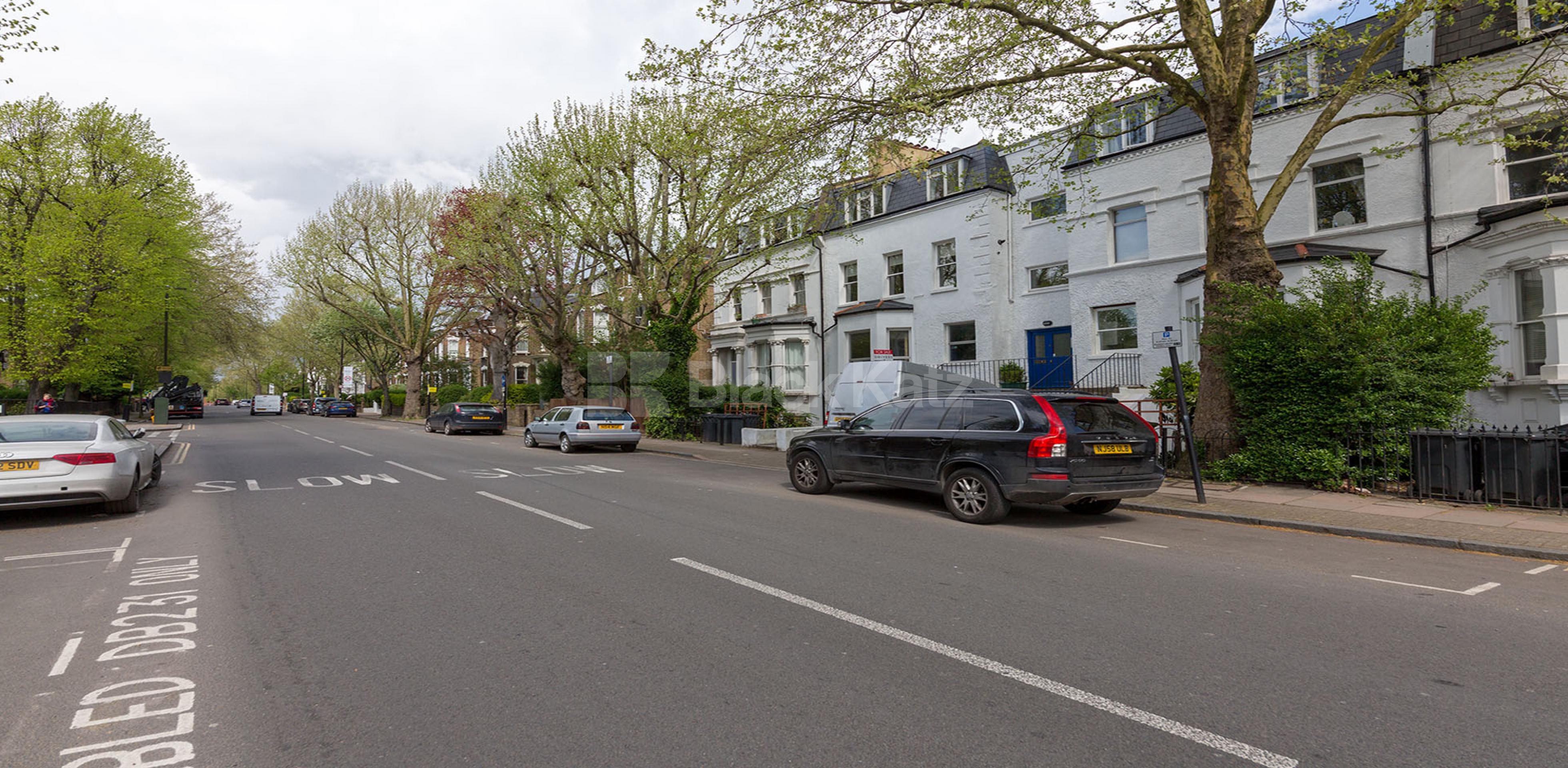 Lovely three bed with modern fixtures and fittings mins to tube & shops Hillmarton Road, Caledonian Road N7